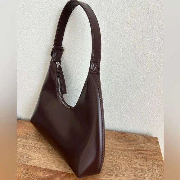 Elegant Brown Leather Handbag - Picture 2 of 5